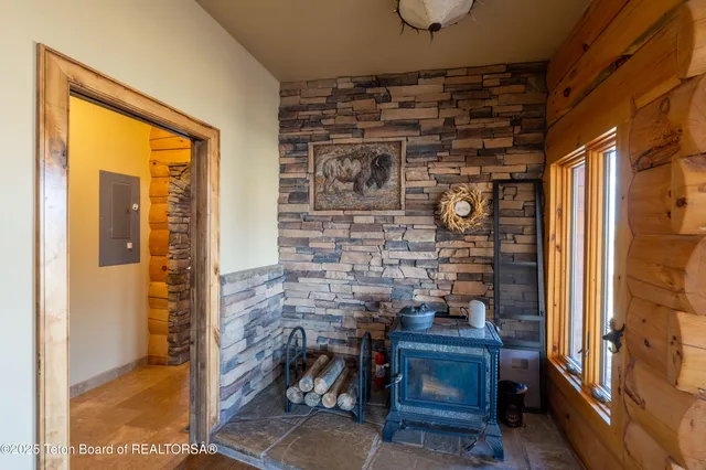 $1,850,000 | 1421 Stock Trail, Dubois, WY 82513