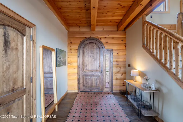 $1,850,000 | 1421 Stock Trail, Dubois, WY 82513