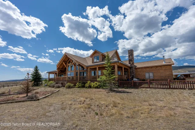 $1,850,000 | 1421 Stock Trail, Dubois, WY 82513