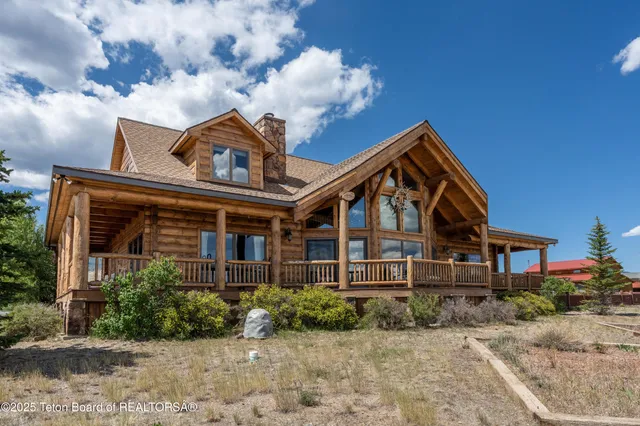 $1,850,000 | 1421 Stock Trail, Dubois, WY 82513