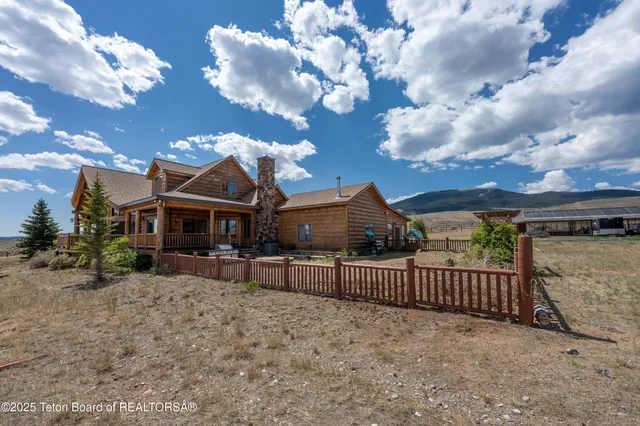 $1,850,000 | 1421 Stock Trail, Dubois, WY 82513