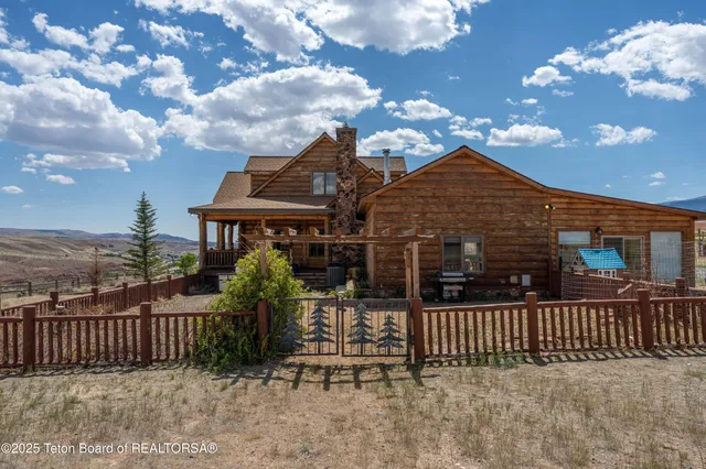 $1,850,000 | 1421 Stock Trail, Dubois, WY 82513