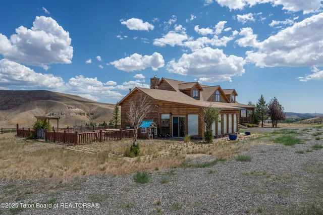 $1,850,000 | 1421 Stock Trail, Dubois, WY 82513