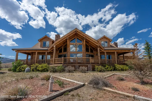 $1,850,000 | 1421 Stock Trail, Dubois, WY 82513