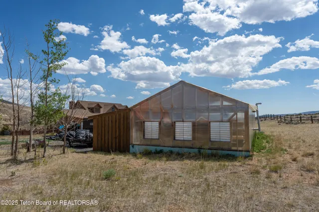 $1,850,000 | 1421 Stock Trail, Dubois, WY 82513