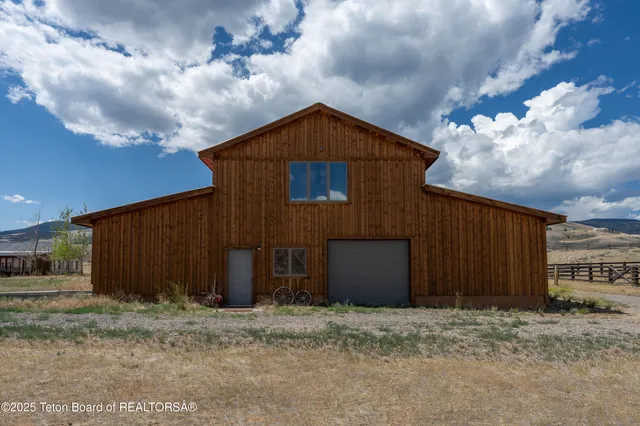 $1,850,000 | 1421 Stock Trail, Dubois, WY 82513