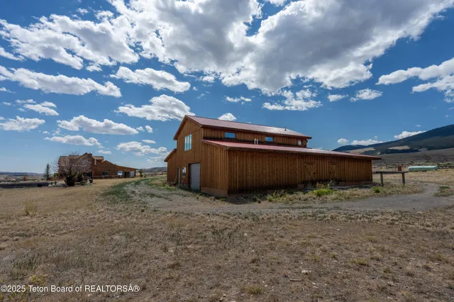 $1,850,000 | 1421 Stock Trail, Dubois, WY 82513