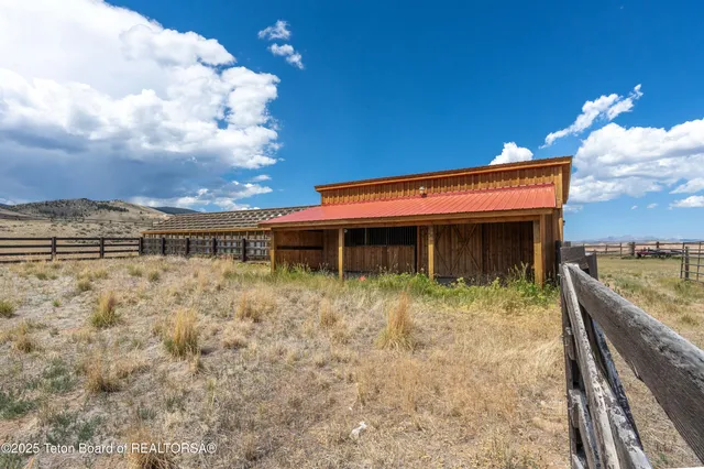 $1,850,000 | 1421 Stock Trail, Dubois, WY 82513