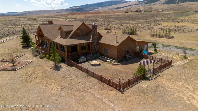$1,850,000 | 1421 Stock Trail, Dubois, WY 82513