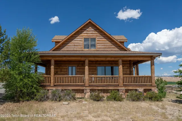$1,850,000 | 1421 Stock Trail, Dubois, WY 82513