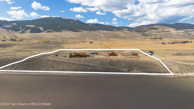$1,850,000 | 1421 Stock Trail, Dubois, WY 82513