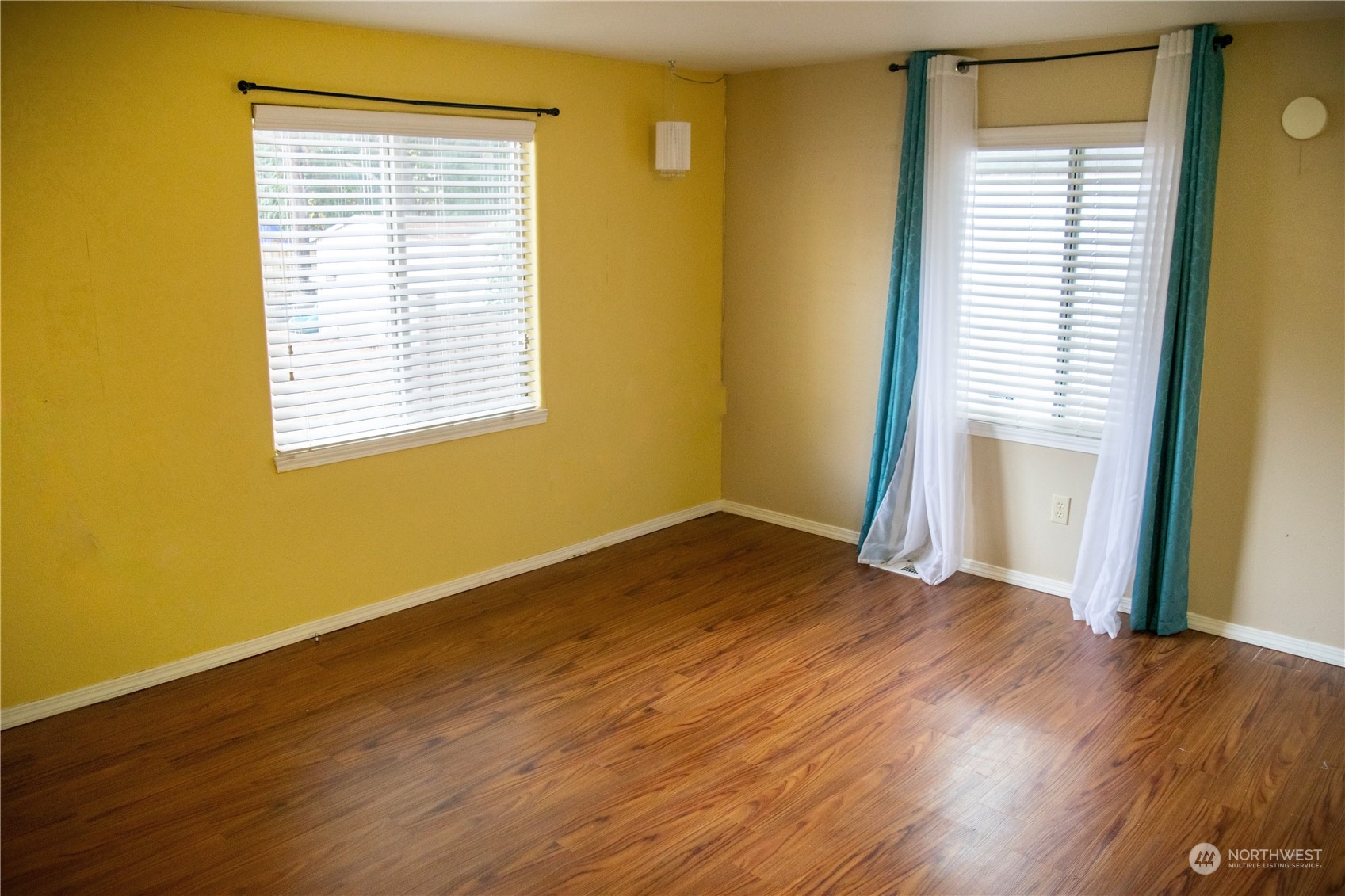 7701 Hardeson Road, Unit 2 Everett, WA 98203 - Photo 13 of 25 a view of an empty room with wooden floor and a window