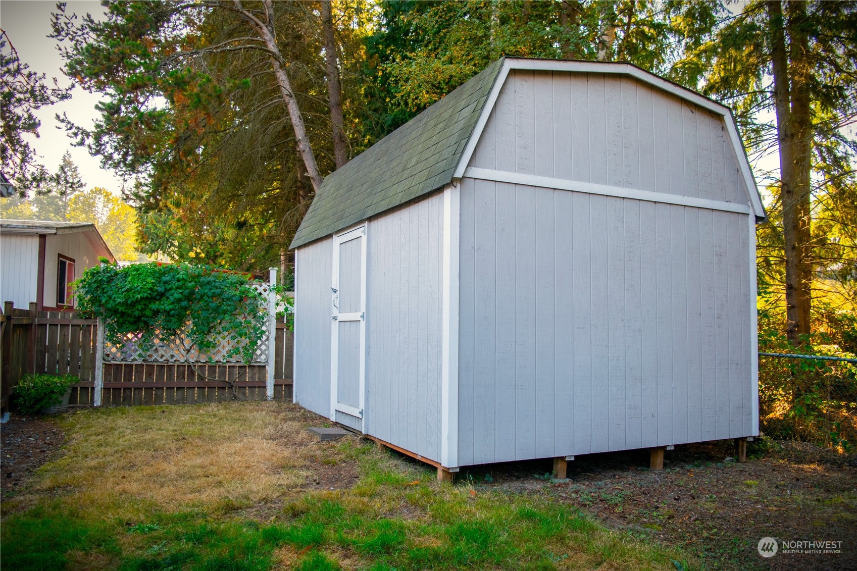 7701 Hardeson Road, Unit 2 Everett, WA 98203 - Photo 20 of 25 a backyard of a house with plants and trees