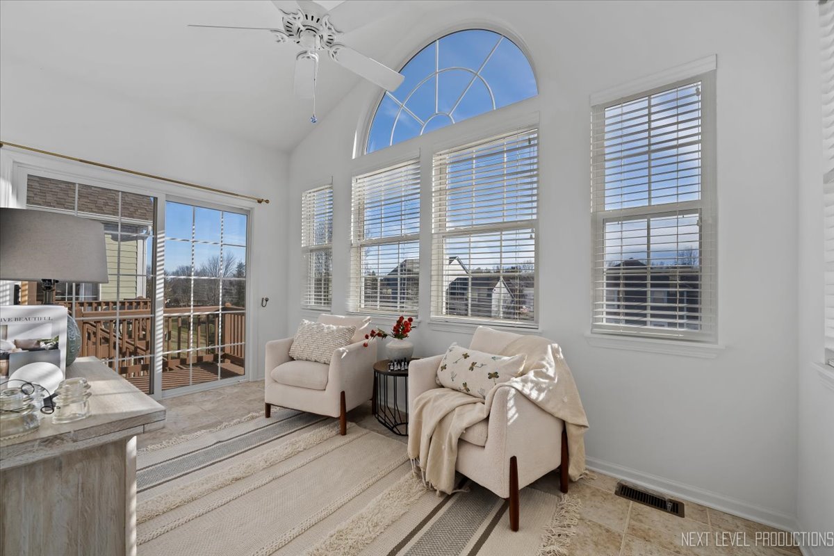 810 Cambridge Drive Batavia, IL 60510 - Photo 7 of 34 a living room with furniture
