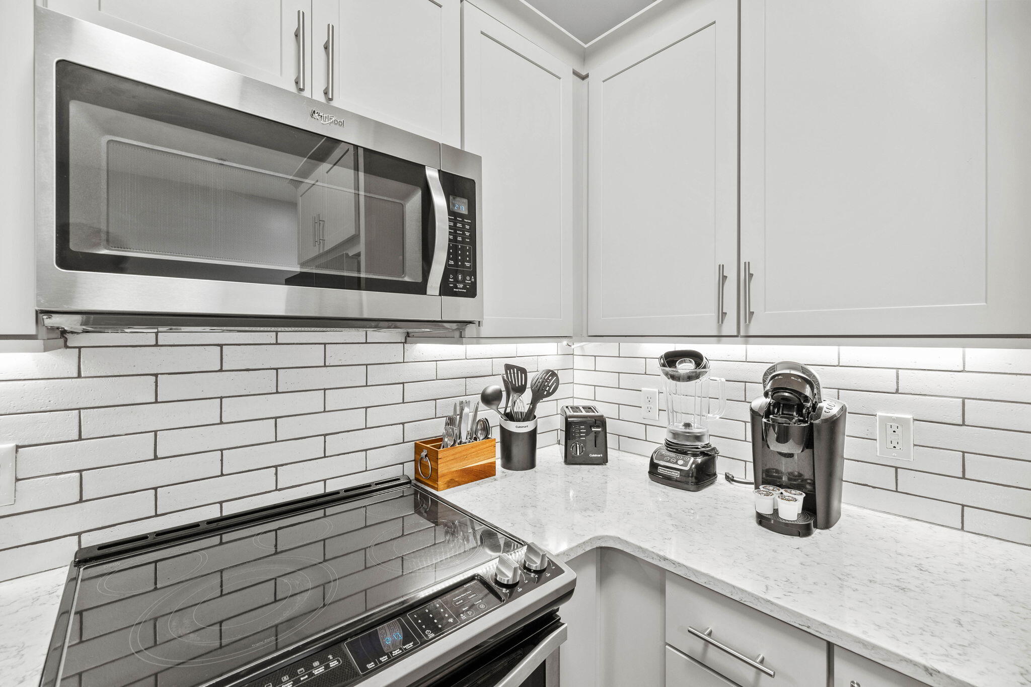 100 Matthew Boulevard, Unit 207 Destin, FL 32541 - Photo 13 of 29 a kitchen with a stove and a microwave