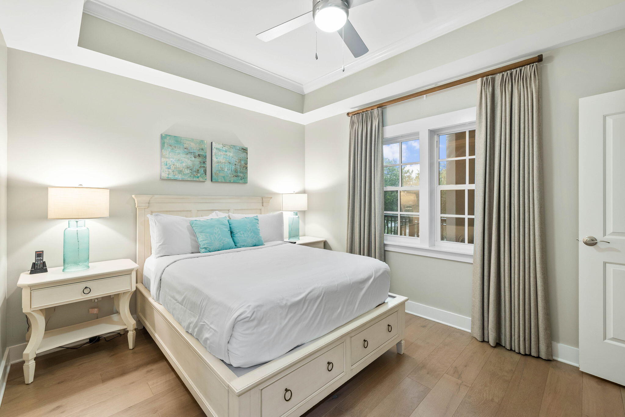 100 Matthew Boulevard, Unit 207 Destin, FL 32541 - Photo 7 of 29 a bedroom with a bed and a window