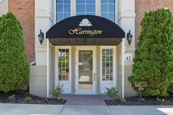 $989,000 | 318 Roosevelt Way, Westbury, NY 11590