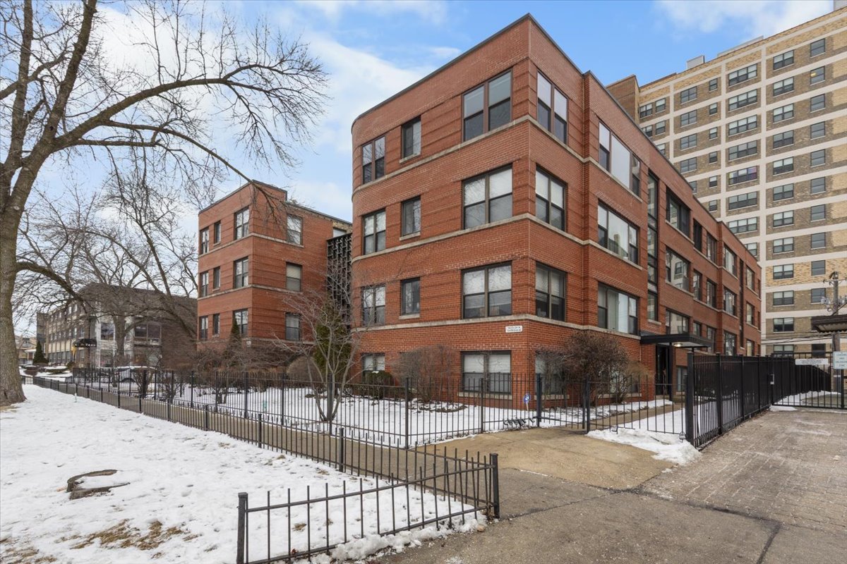 7423 North Sheridan Road, Unit 2W Chicago, IL 60626 - Photo 1 of 16 a front view of a building