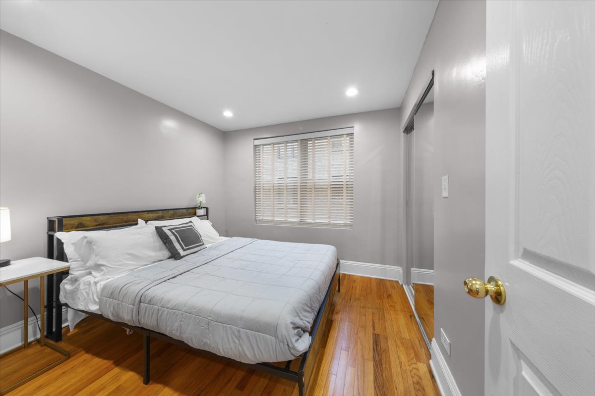 7423 North Sheridan Road, Unit 2W Chicago, IL 60626 - Photo 12 of 16 a bedroom with a bed and wooden floor
