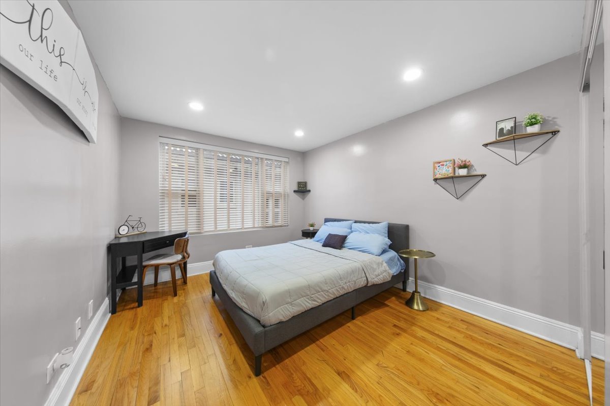 7423 North Sheridan Road, Unit 2W Chicago, IL 60626 - Photo 8 of 16 a bedroom with a bed and wooden floor