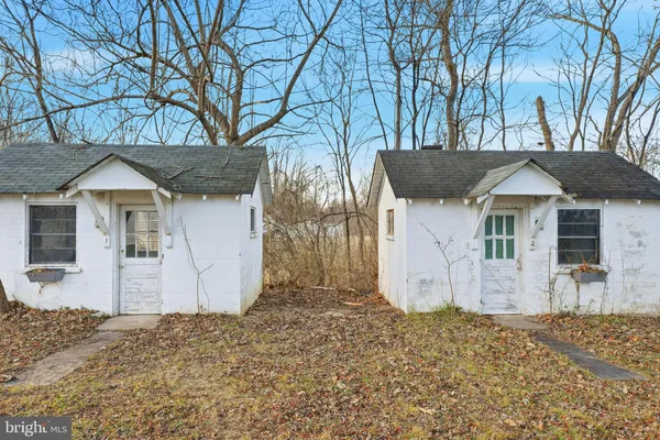 a view of a backyard of the house