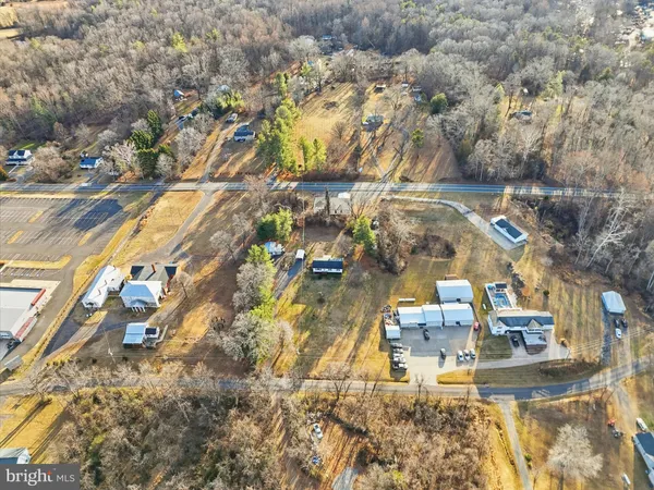 a view of entryway with outdoor area
