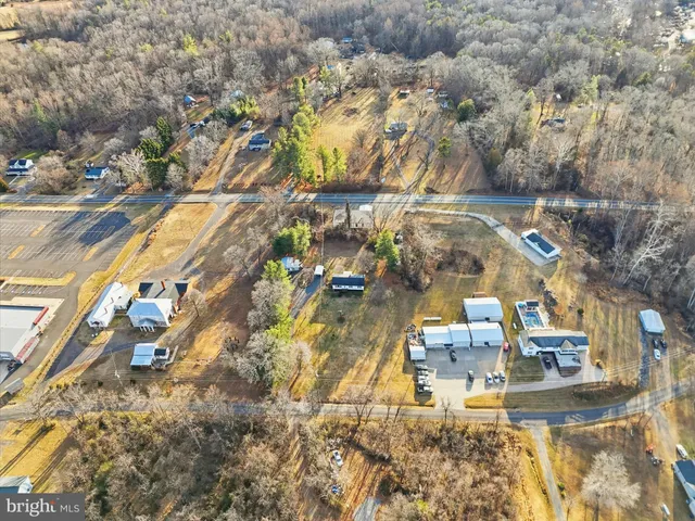 a view of entryway with outdoor area
