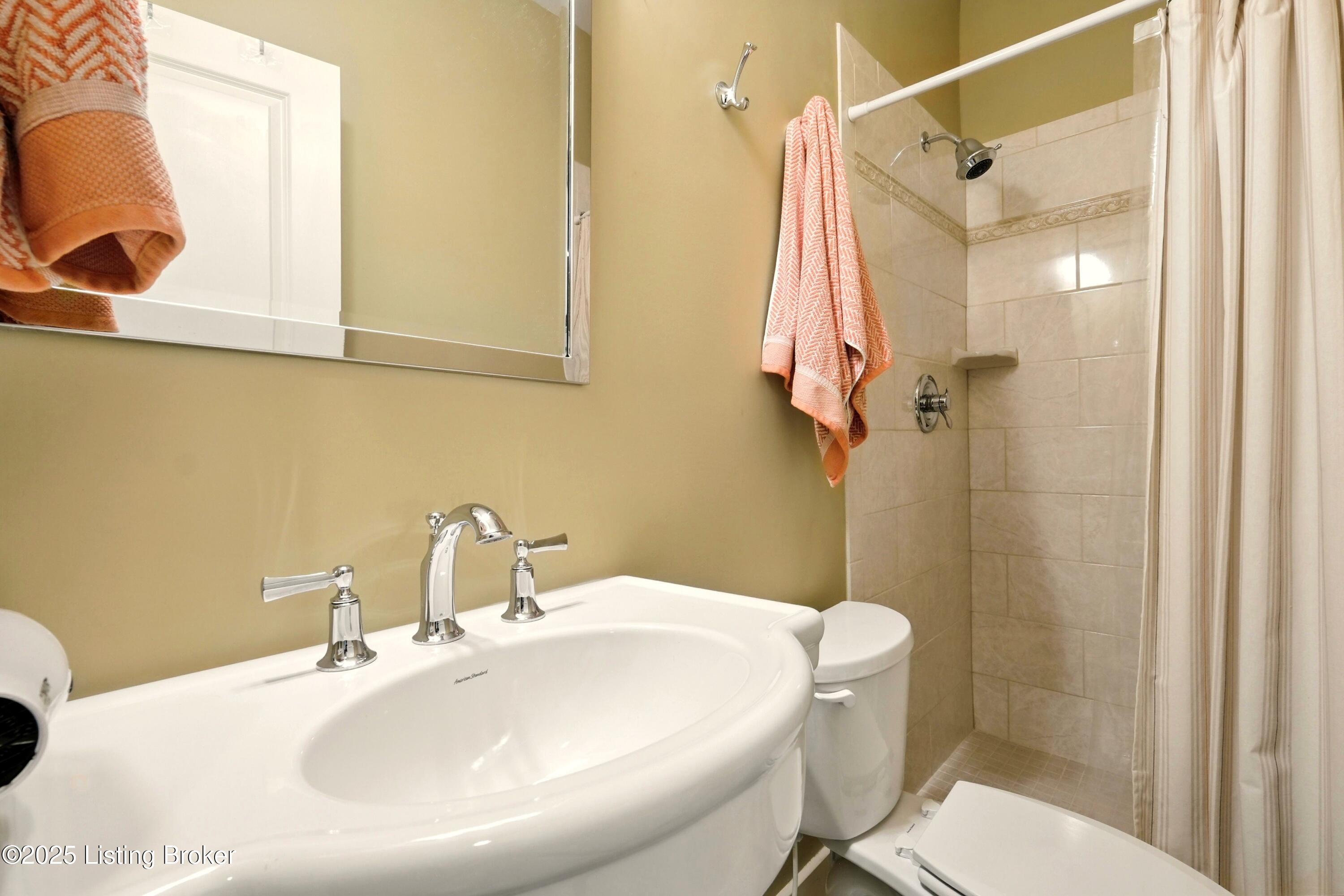 108 Evergreen Road Louisville, KY 40243 - Photo 21 of 44 108evergreen_louisvillerealestatemedia_1