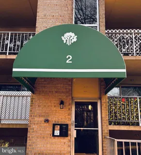 $1,950 | 2 Canterbury Square, Unit 101, Alexandria, VA 22304