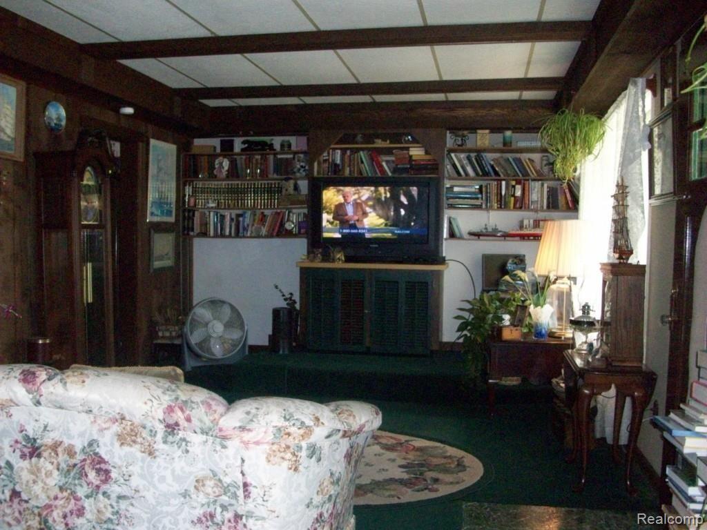 25231 Shook Road Harrison Township, MI 48045 - Photo 16 of 24 100_3891.jpg