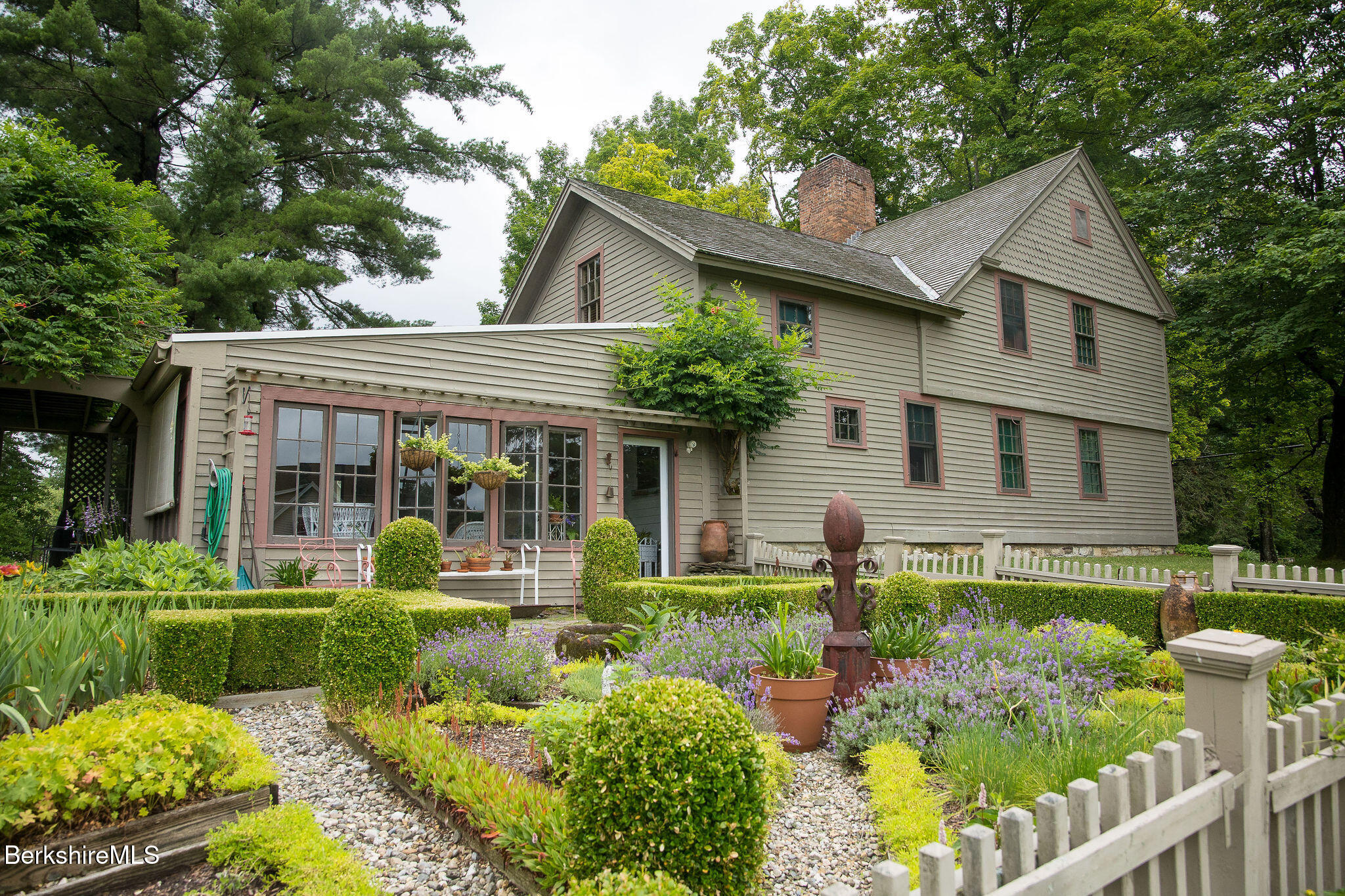 18 Goodrich Street Stockbridge, MA 01262 - Photo 3 of 63 0025