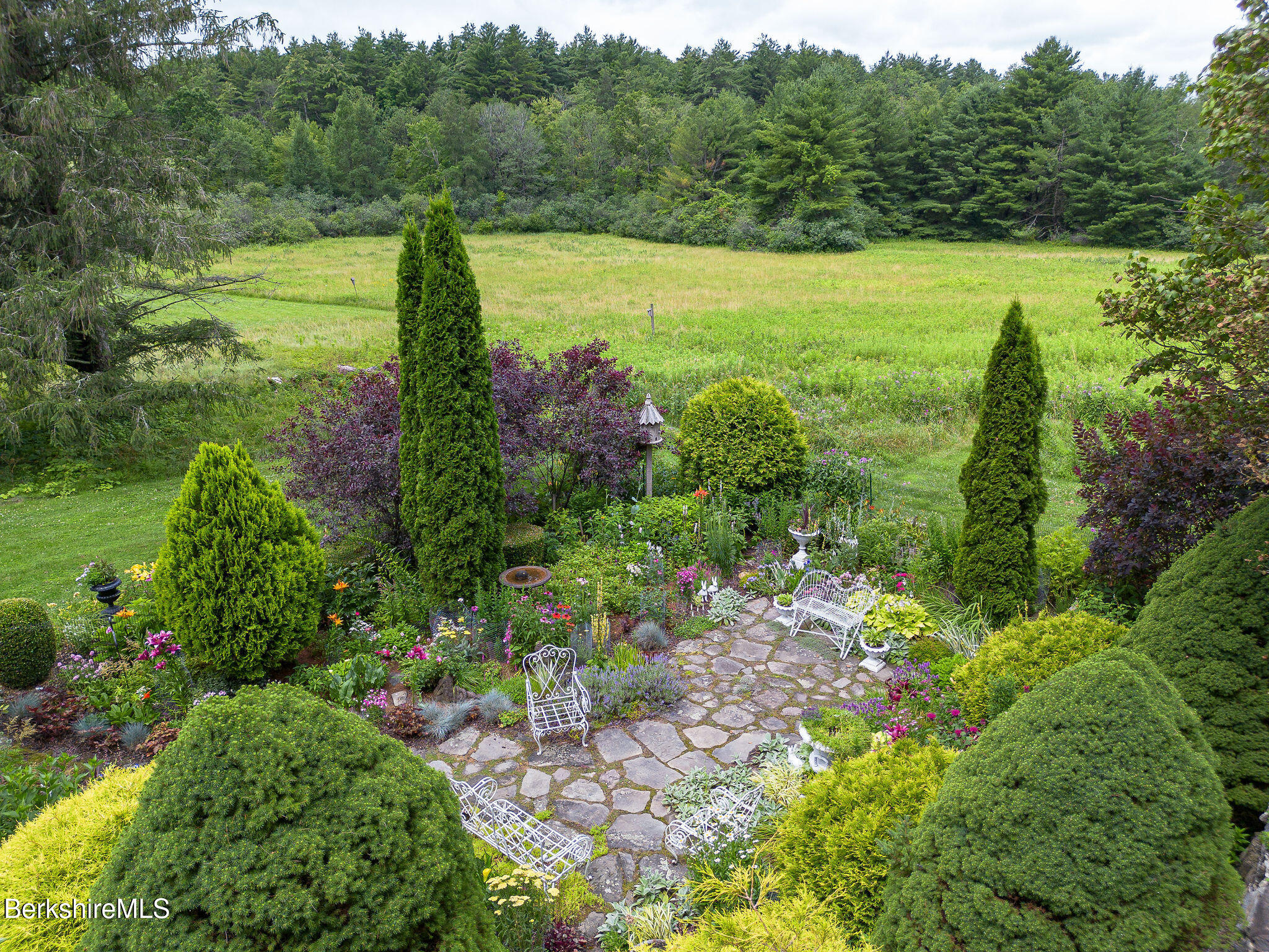 18 Goodrich Street Stockbridge, MA 01262 - Photo 10 of 63 0005