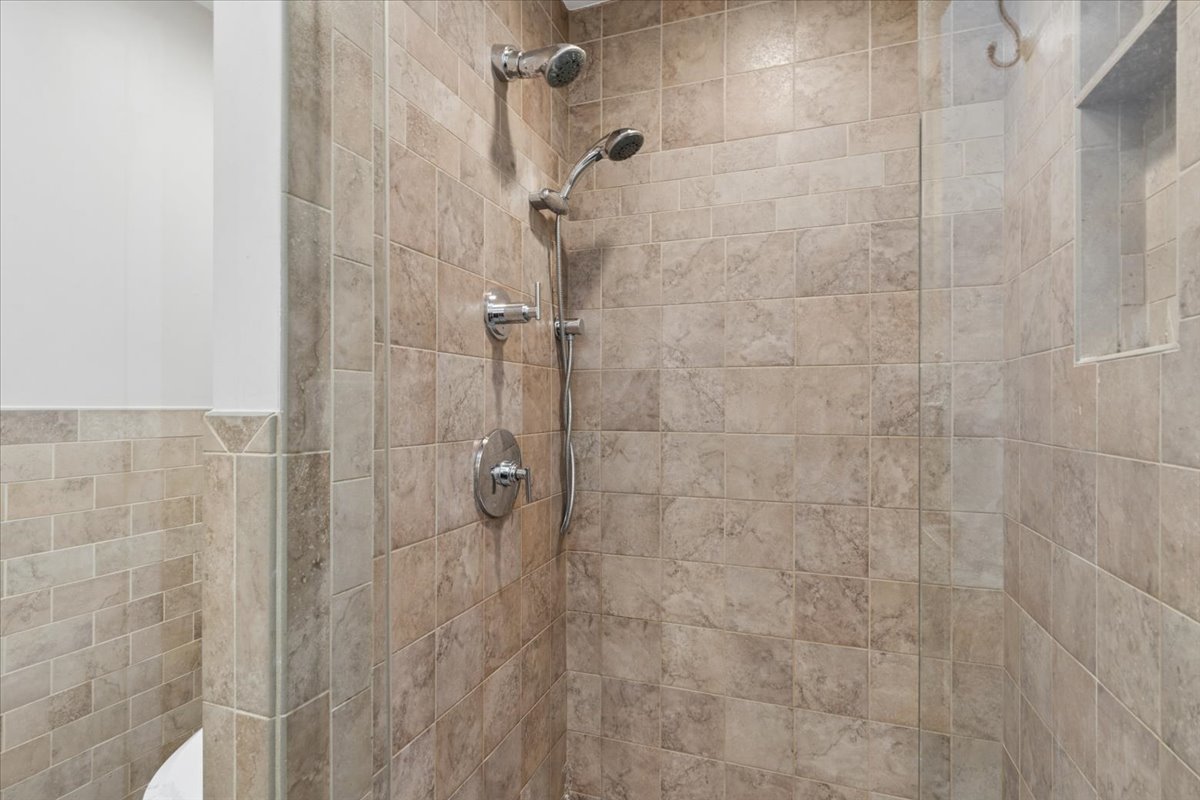 2392 Manor Lane Park Ridge, IL 60068 - Photo 15 of 21 Gallery Image 15