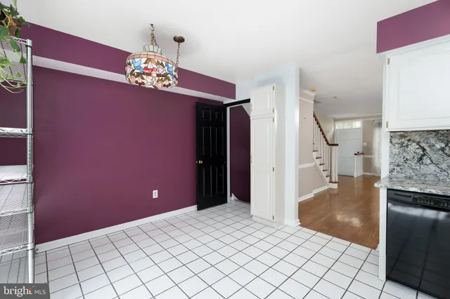a view of livingroom with furniture