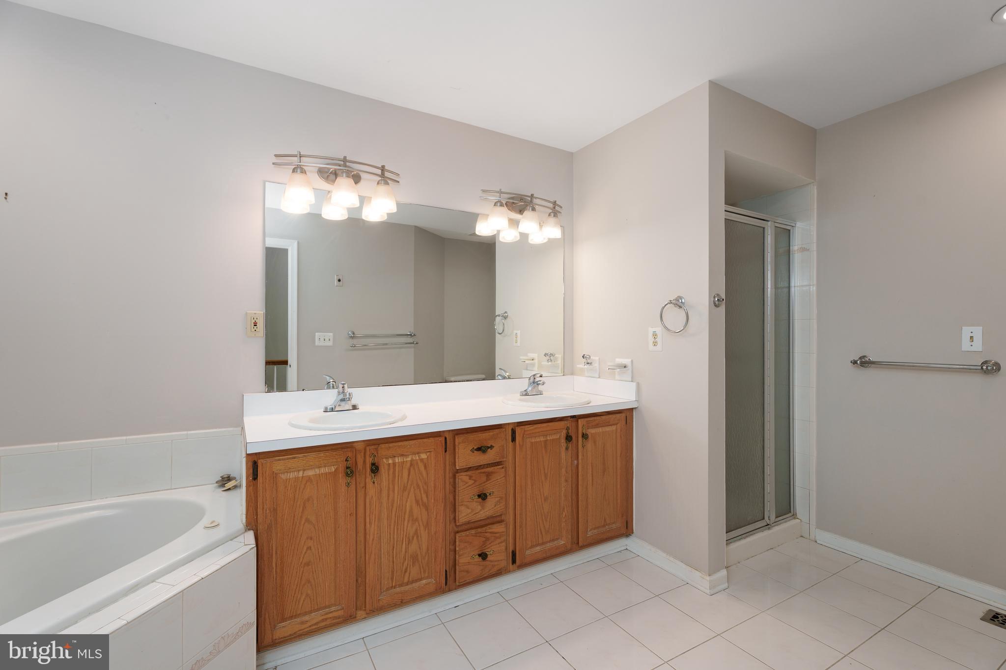 190 Mercer Street Trenton, NJ 08611 - Photo 17 of 34 a spacious bathroom with a double vanity sink mirror and bathtub