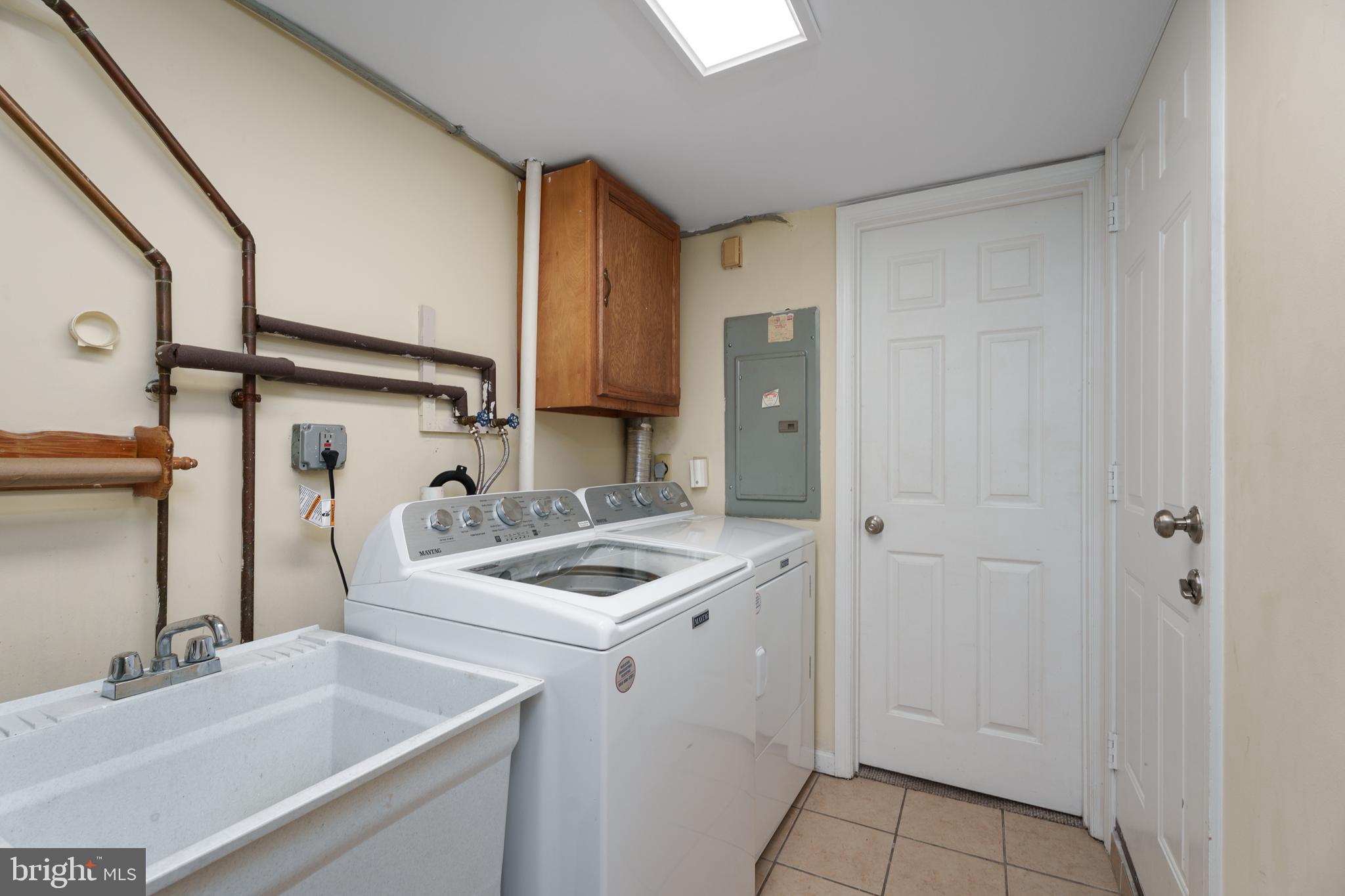 190 Mercer Street Trenton, NJ 08611 - Photo 23 of 34 a kitchen that has a sink and a stove