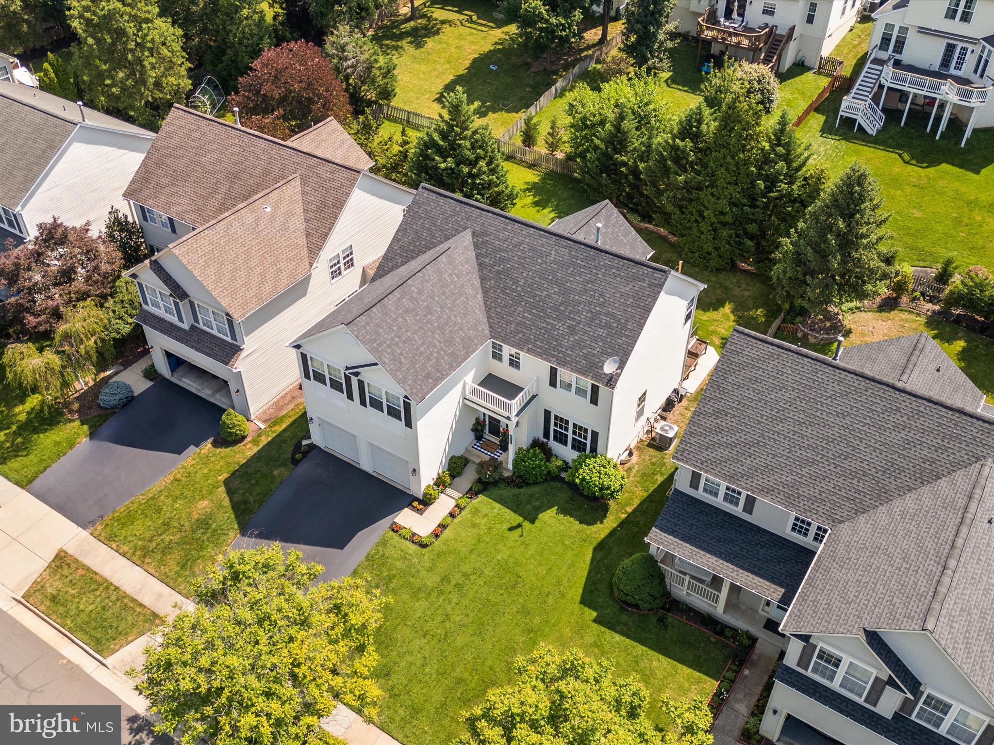 25530 Chilmark Drive Chantilly, VA 20152 - Photo 55 of 67 an aerial view of a house with a yard