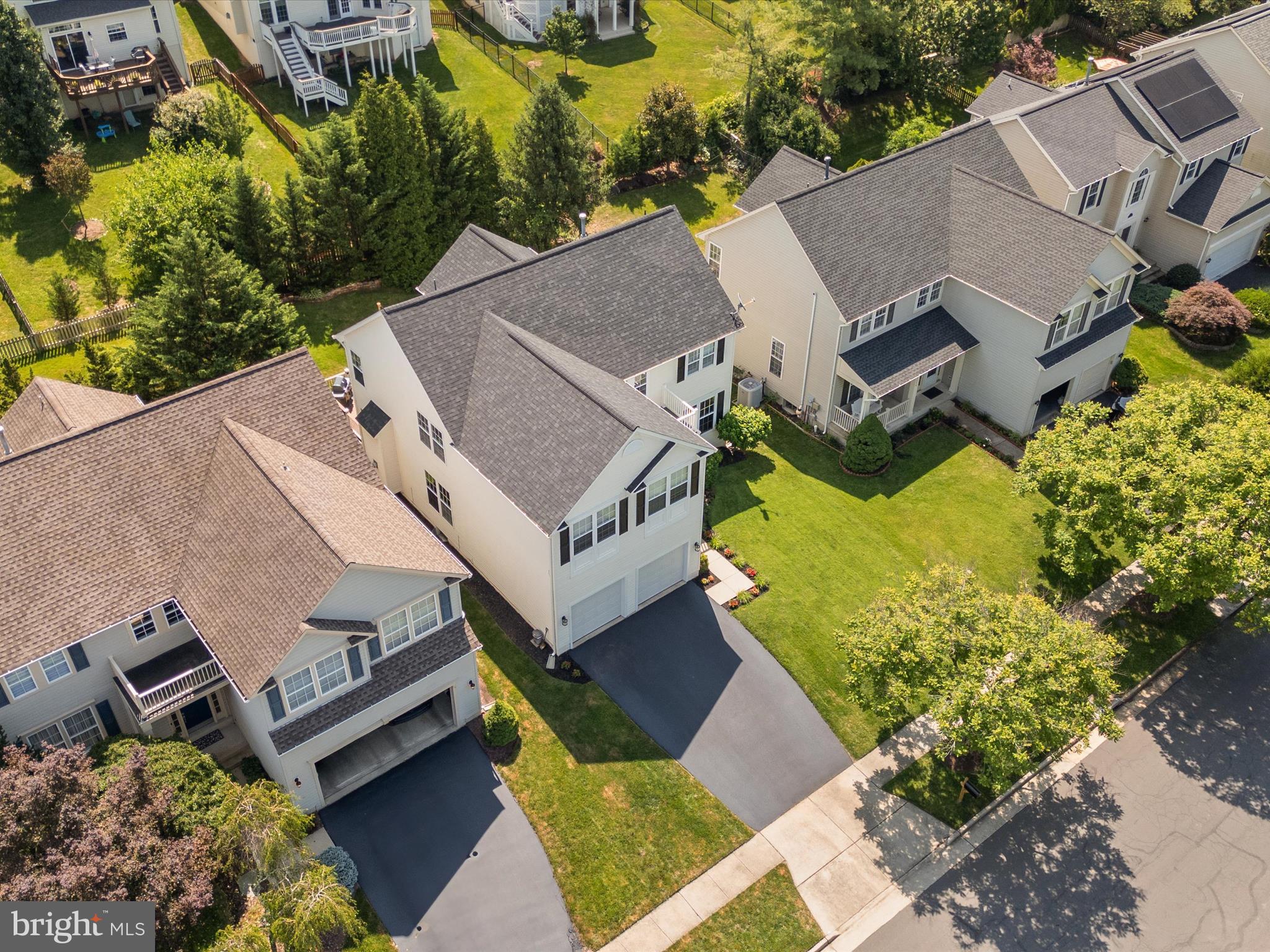 25530 Chilmark Drive Chantilly, VA 20152 - Photo 56 of 67 an aerial view of a house with a garden