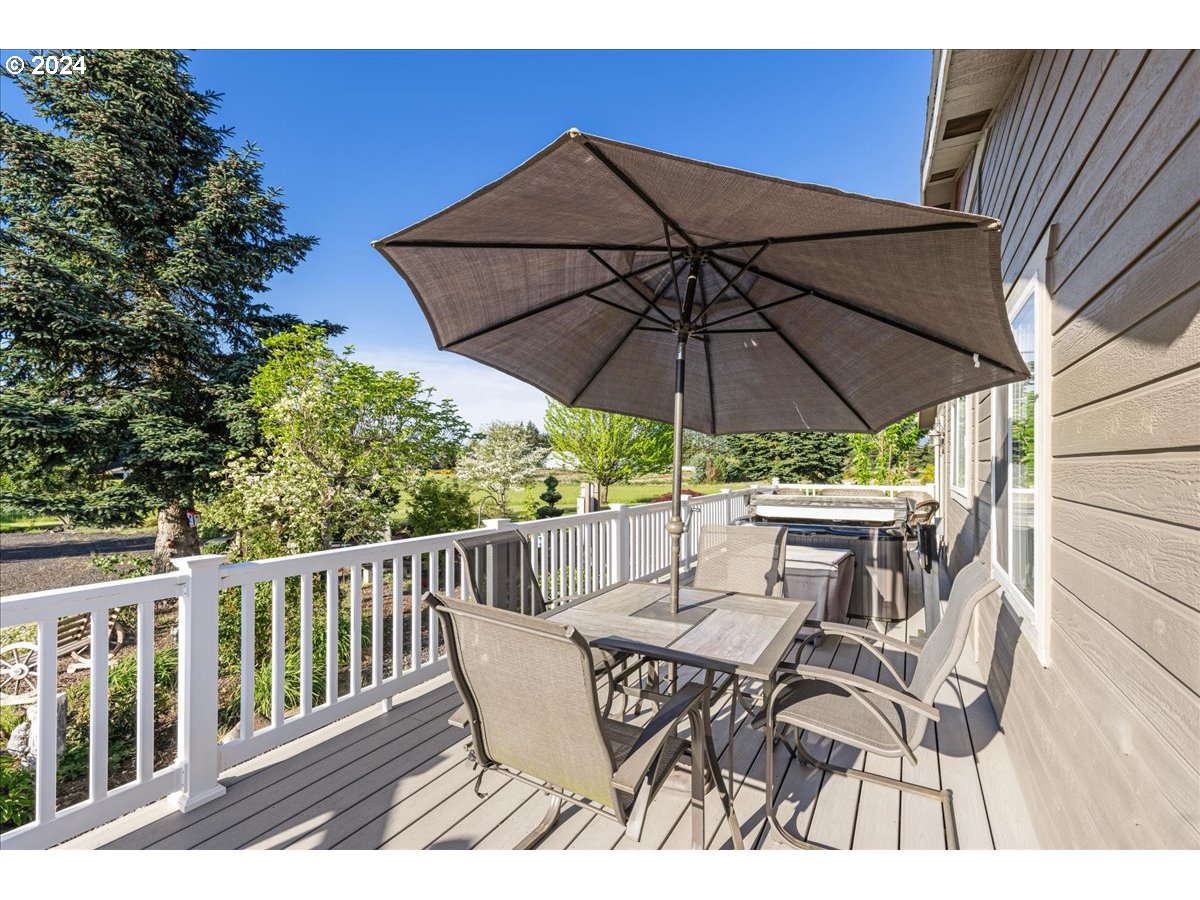 25970 South Wallens Road Estacada, OR 97023 - Photo 17 of 48 a view of balcony with furniture and umbrella