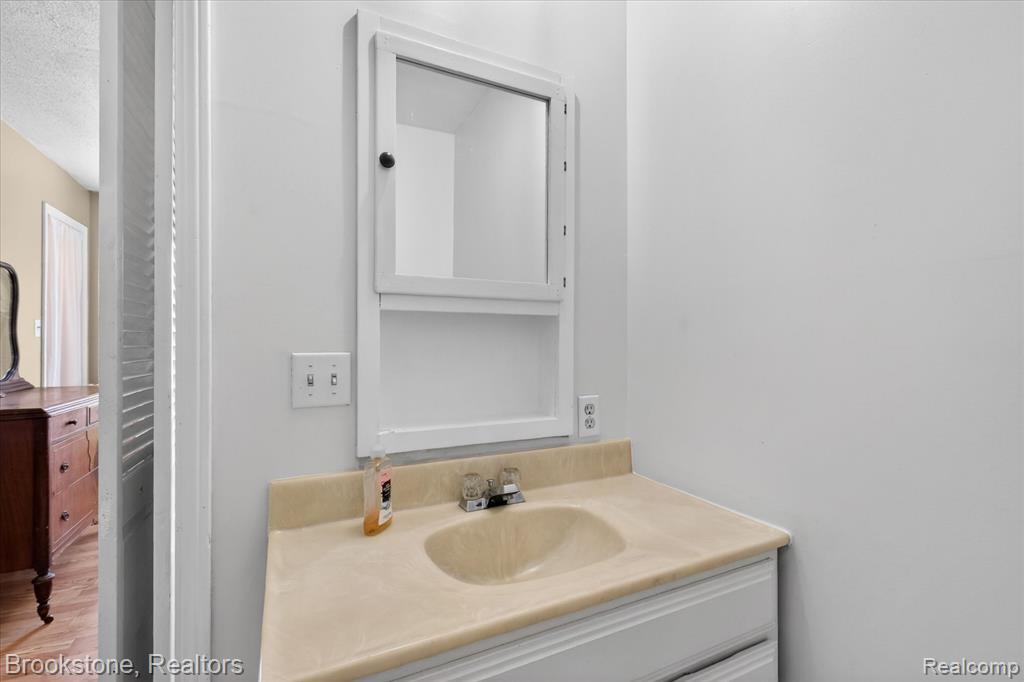 9455 Andersonville Road Clarkston, MI 48346 - Photo 37 of 80