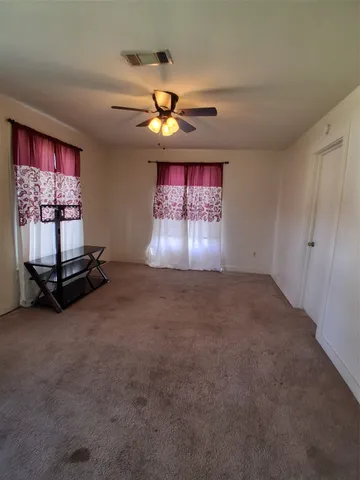 $1,400 | 204 Holderrieth Boulevard, Tomball, TX 77375