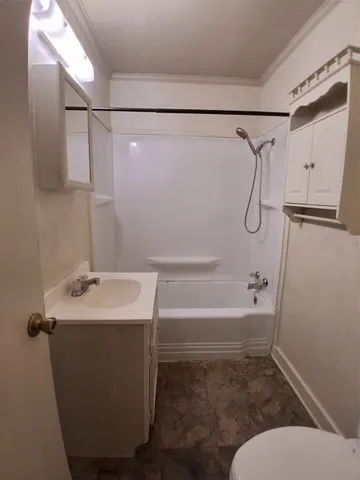 $1,400 | 204 Holderrieth Boulevard, Tomball, TX 77375