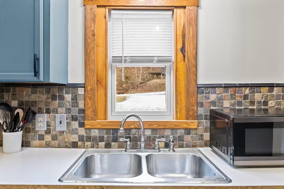 1325 Star Gap Road Stanton, KY 40380 - Photo 10 of 37 38ee2277-aa5c-46d9-a9c8-243fc112f784