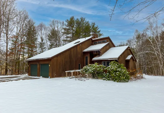 $375,000 | 566 Deerfield Drive, Hermon, ME 04401