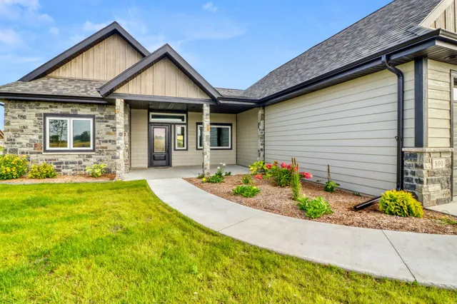 $689,000 | 800 Lake Forest Circle, Detroit Lakes, MN 56501