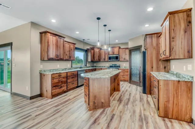 $689,000 | 800 Lake Forest Circle, Detroit Lakes, MN 56501