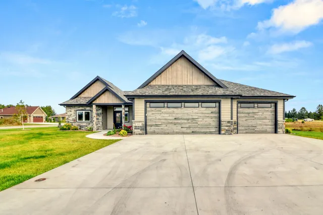 $689,000 | 800 Lake Forest Circle, Detroit Lakes, MN 56501