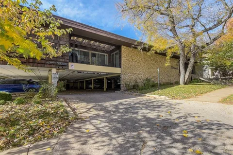 $279,000 | 4511 Headwood Drive, Unit 7, Kansas City, MO 64111