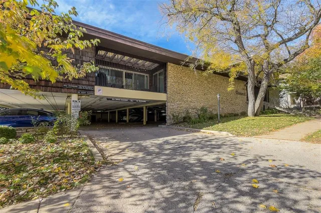 $279,000 | 4511 Headwood Drive, Unit 7, Kansas City, MO 64111