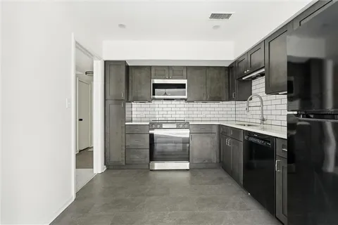 $279,000 | 4511 Headwood Drive, Unit 7, Kansas City, MO 64111